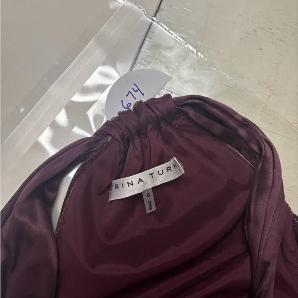 Trina Turk Burgandy Wine Silk Velvet Cold Shoulder Cocktail Shift Dress Size 6 - Picture 8 of 8